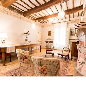 Casa Fiorita Bed & Breakfast